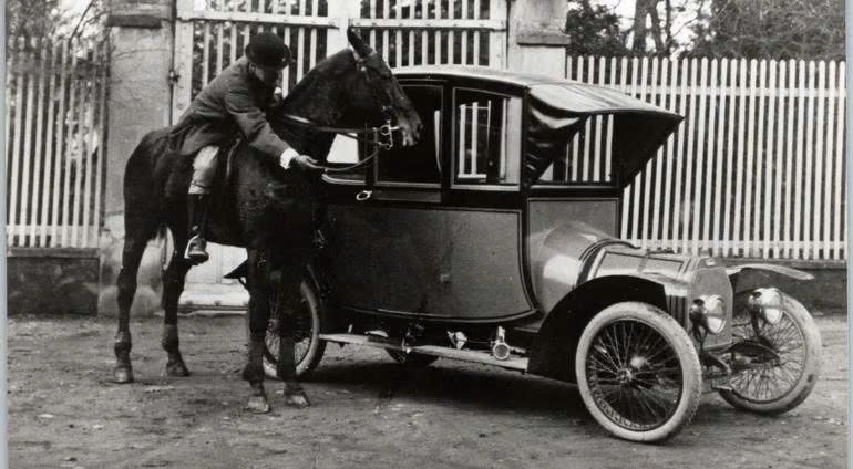 Nhà sáng lập Bugatti tin rằng mình có thể làm tốt hơn cả Hermès: câu chuyện về sự hoàn hảo không thỏa hiệp tại đế chế tốc độ nước Pháp