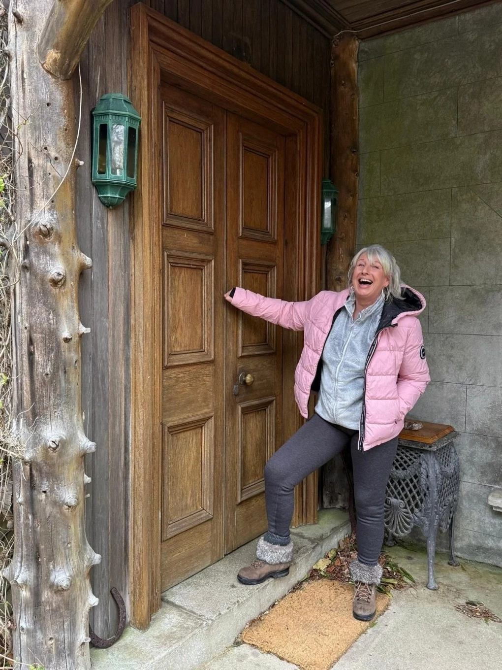 Chăm sóc biệt thự nhà giàu: Đặc quyền nghỉ dưỡng xa hoa không mất phí