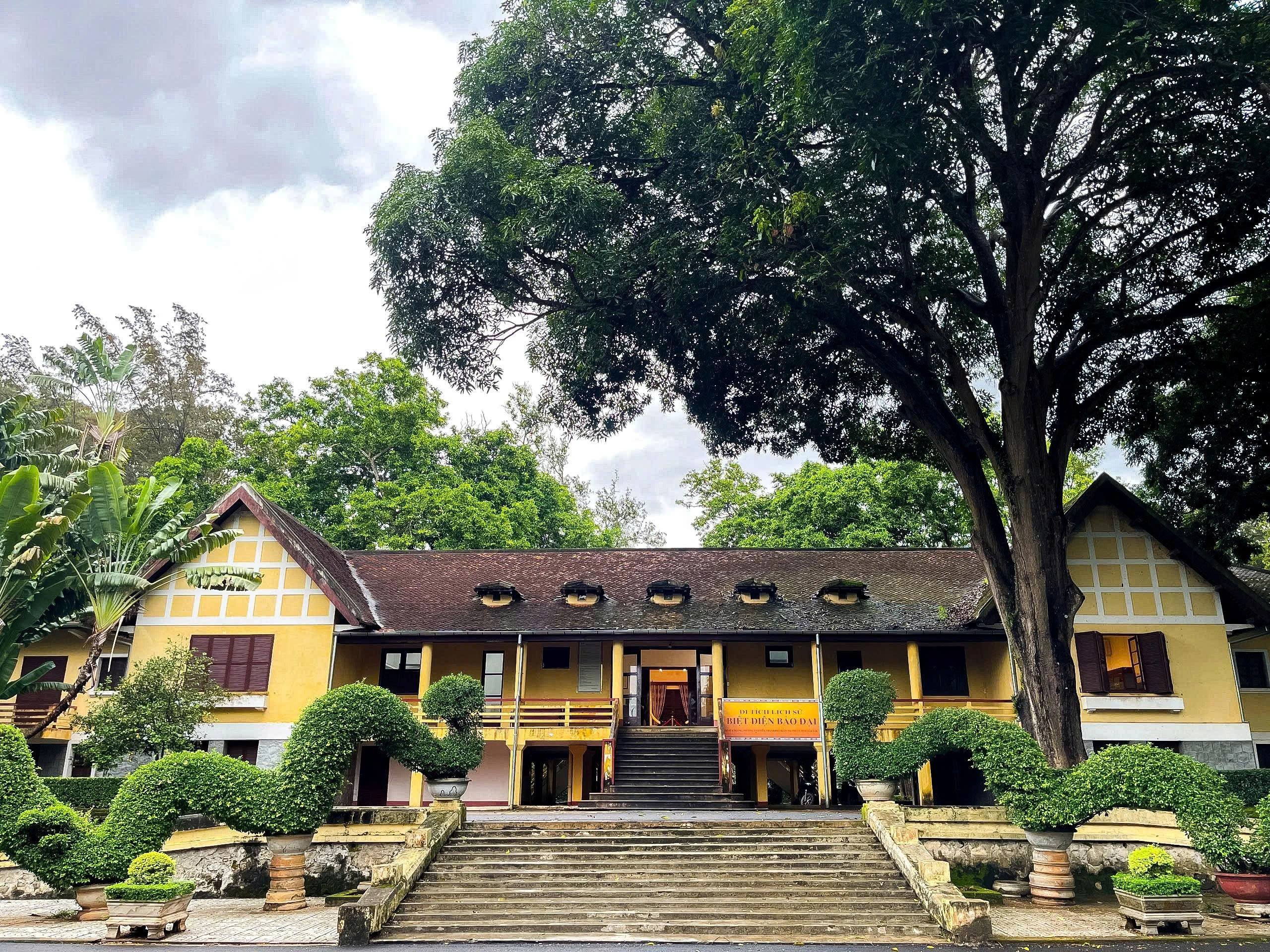 Khám Phá Các Dinh Thự Của Vua Bảo Đại: Dấu Ấn Hoàng Gia Trải Dài Từ Bắc Vào Nam