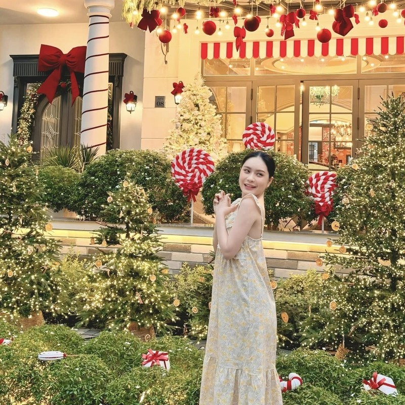 Cận cảnh biệt thự ngập không khí noel của “nữ đại gia quận 7“