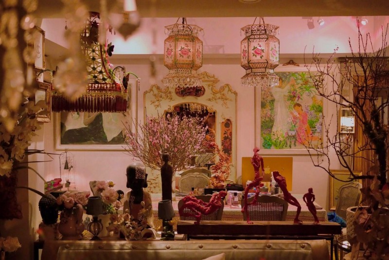 Penthouse triệu đô giữa lòng Sài Gòn của NTK Lý Quí Khánh: Nội thất vintage đẹp như tác phẩm nghệ thuật