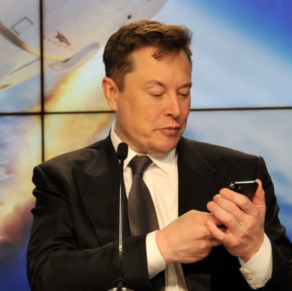 Bí mật thành công của Elon Musk: Không phải điện thoại nào, mà là triết lý sử dụng điện thoại