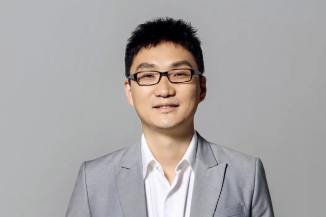 Bỏ “ngai vàng” tỷ phú ở tuổi 41, hiến tặng khối tài sản khổng lồ rồi rút lui