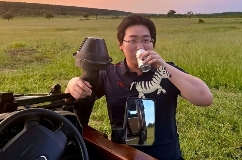 Thiếu gia 25 tuổi thành tỷ phú nhờ cổ phần “mỏ vàng” của gia đình