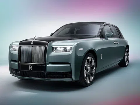 Có gì đặc biệt trong Rolls-Royce Phantom 2023 mới ra mắt: tản nhiệt phát sáng, mâm xe hoài cổ và những thay đổi nhỏ tinh tế