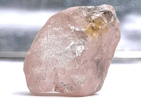 Viên kim cương hồng siêu quý hiếm ở Angola có kích thước lớn nhất 300 năm qua sẽ về tay tập đoàn xa xỉ nào? 