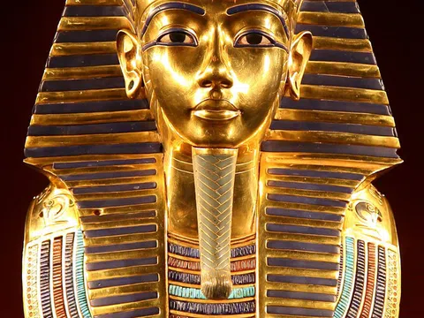 Bí ẩn đằng sau mặt nạ vàng: Pharaoh Tutankhamun trông thế nào?