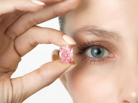 Viên kim cương hồng ‘tinh khiết nhất thế giới’ có thể thu về hơn 21 triệu USD trong cuộc đấu giá tại Hongkong