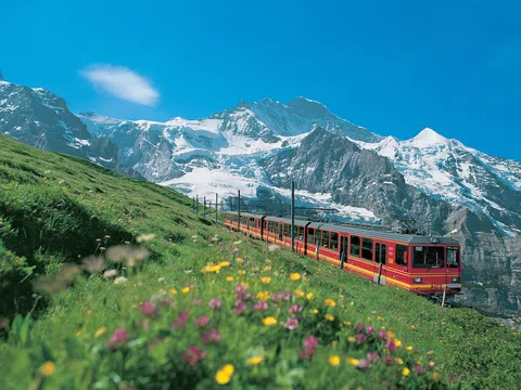 Tận mắt chiêm ngưỡng 3 tuyến đường sắt đẹp nhất ở Thuỵ Sĩ