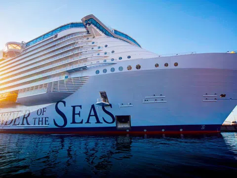 Tàu du lịch lớn nhất thế giới Wonder of the Seas sắp ra mắt sau 3 năm tạm ngưng vì covid