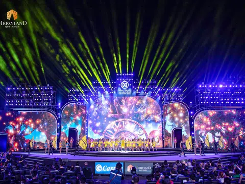 Pháo hoa rực sáng trên “thành phố bán đảo” MerryLand Quy Nhơn trong đêm chung kết Miss World Vietnam 2022
